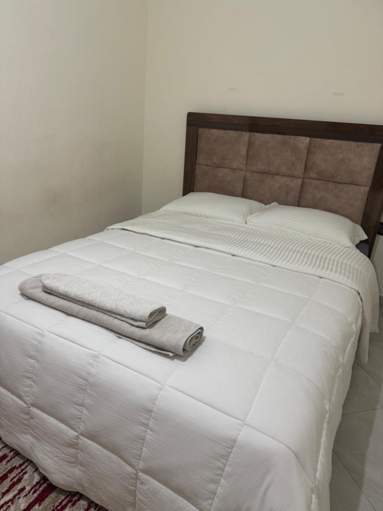Appartement Spacieux Et Calme A Proximite De La Mer Et La Gare Agdal ラバト エクステリア 写真